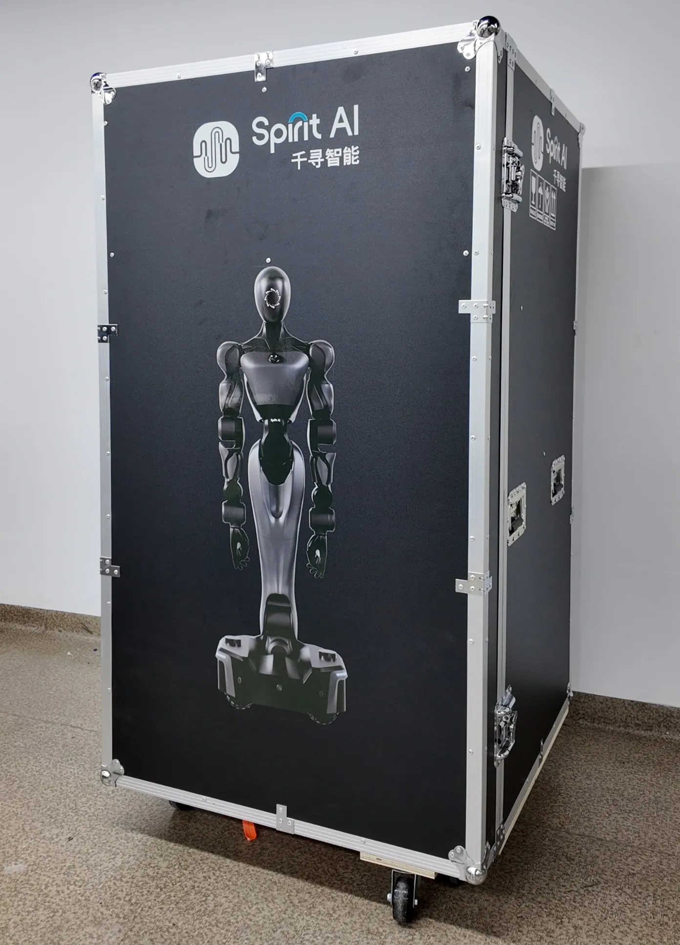 Move the robot flight case to an open and level ground, lock the casters to prevent sliding.